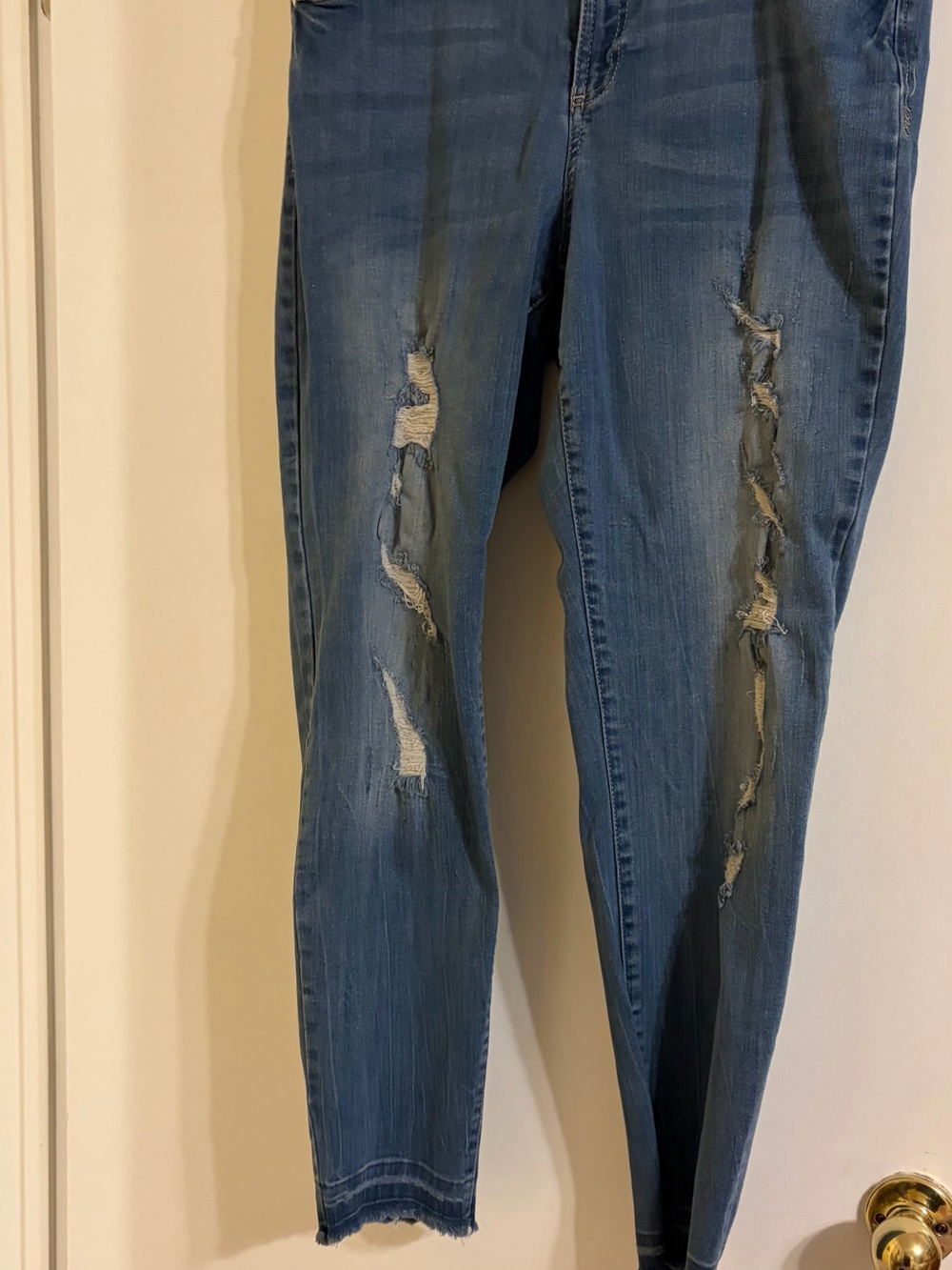 INC International Concepts Blue Distressed Skinny Jeans. Size 16 - Picture 2 of 9